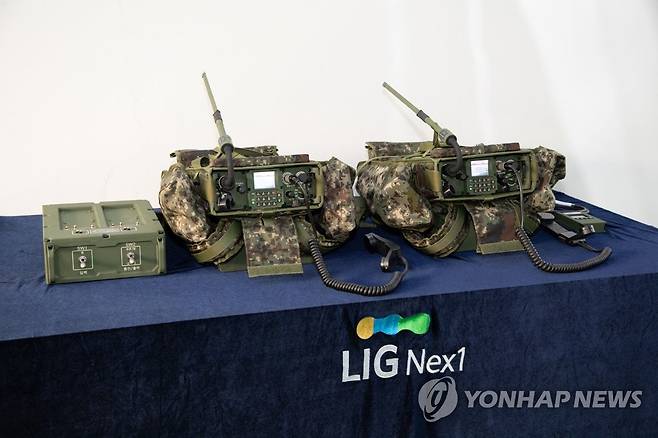 LIG넥스원이 2021년 공개한 '차세대 군용 무전기' TMMR  [LIG넥스원 제공 사진]