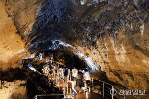 ◇광천선굴에서 나오는 지하수가 더위사냥축제장에서 사용된다.