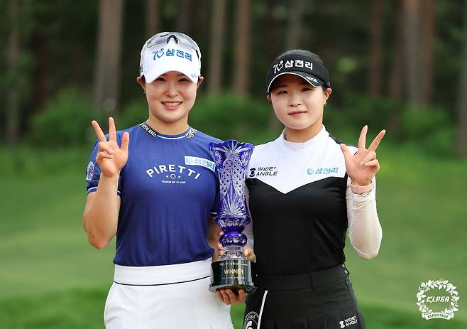 고지우(왼쪽)-고지원 자매. (KLPGA 제공)