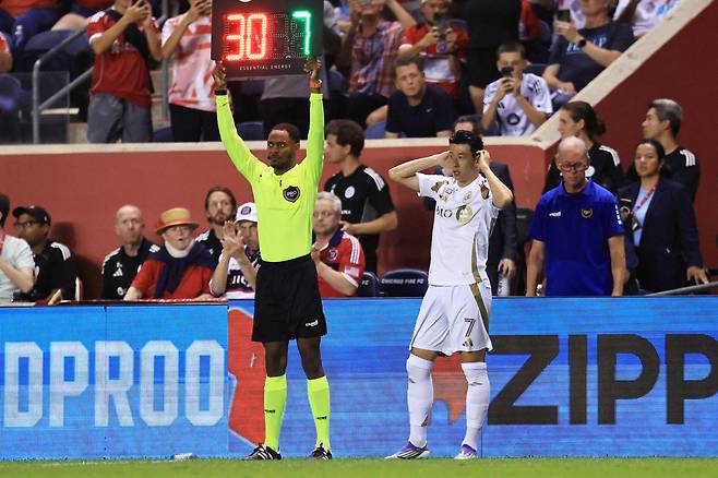 BRIDGEVIEW, ILLINOIS - AUGUST 09: Son Heung-Min #7 of Los Angeles FC waits to enter the pitch during the MLS match between Chicago Fire FC and Los Angeles Football Club at SeatGeek Stadium on August 09, 2025 in Bridgeview, Illinois.   Geoff Stellfox/Getty Images/AFP (Photo by Geoff Stellfox / GETTY IMAGES NORTH AMERICA / Getty Images via AFP)







<저작권자(c) 연합뉴스, 무단 전재-재배포, AI 학습 및 활용 금지>