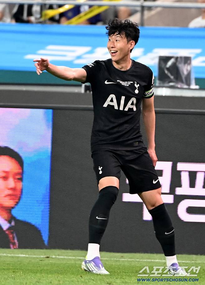 3일 서울월드컵경기장에서 열린 토트넘과 뉴캐슬의 경기, 토트넘 손흥민이 오프사이드가 선언되자 놀라고 있다. 상암=허상욱 기자wook@sportschosun.com/2025.08.03/