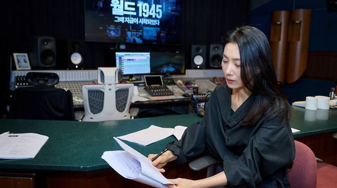 '월드 1945' 김서형, "대본 읽다 멈칫…다시 알아야 할 역사"…'믿음의 보이스'로 돌아왔다