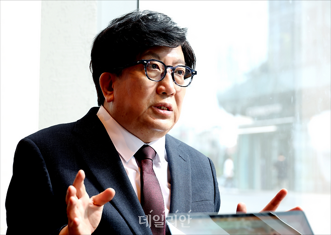 신율 명지대 정치외교학과 교수가 5일 오후 서울 마포구의 한 카페에서 데일리안과 인터뷰를 하고 있다. ⓒ데일리안 홍금표 기자