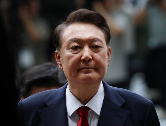 12·3 비상계엄과 관련해 특검의 수사를 받는 윤석열 전 대통령이 두 번째 구속 전 피의자심문(영장실질심사)를 받기 위해 지난 7월 9일 서울 서초구 중앙지방법원으로 출석하고 있다.뉴스1