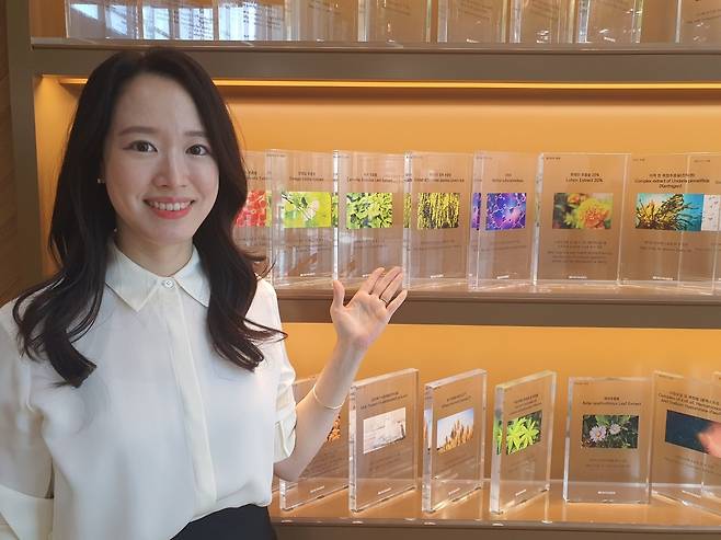 권수혜 부사장이 노바렉스 개별인정형원료들을 설명하고 있다. 청주=윤현주 기자