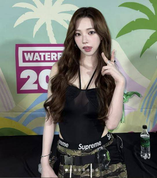 인기 걸그룹 '에스파'의 카리나가 새깅 패션을 연출한 모습.  카리나 인스타그램 캡처