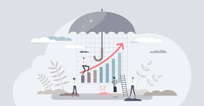 정부의 증시 부양책과 코스피 반등세에 힘입어 올해 상반기 변액보험 초회보험료가 1년 새 82.2% 늘었다. 장기·분산투자와 보장을 동시에 제공하는 투자형 보험으로 투자자들의 관심이 커지고 있다. [게티이미지뱅크 제공]