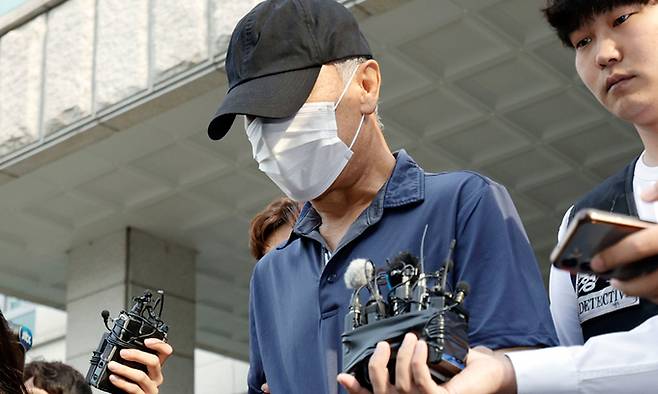 강남 오피스텔 모녀 살해 혐의로 구속된 박학선이 지난해 6월7일 서울 수서경찰서에서 검찰로 송치되고 있다. 뉴시스
