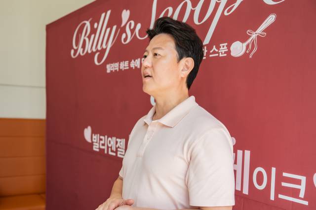 곽계민 그레닉스 대표가 빌리엔젤 여의도점에서 열린 신제품 시음회에서 발표 중이다. 사진 제공=그레닉스