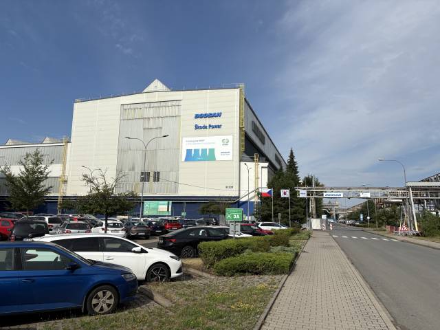 7월 25일(현지 시간) 방문한 체코 플젠시 두산스코다파워 공장 입구에 태극기와 체코 국기, 두산 깃발이 나란히 꽂혀 있다. 유민환 기자