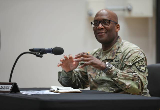 제이비어 브런슨 주한미군사령관이 이달 8일 경기 평택시 캠프 험프리스에서 기자들의 질문에 답변하고 있다. 사진 제공=주한미군사령부
