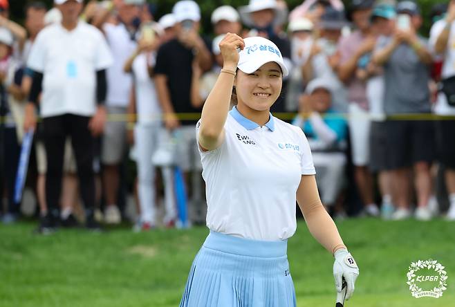 고지원이 10일 제주도 서귀포시 사이프러스 골프&리조트에서 열린 대회 최종라운드 18번홀에서 우승퍼트를 넣은 뒤 주먹을 불끈 쥐며 활짝 웃고 있다. ｜KLPGA 제공