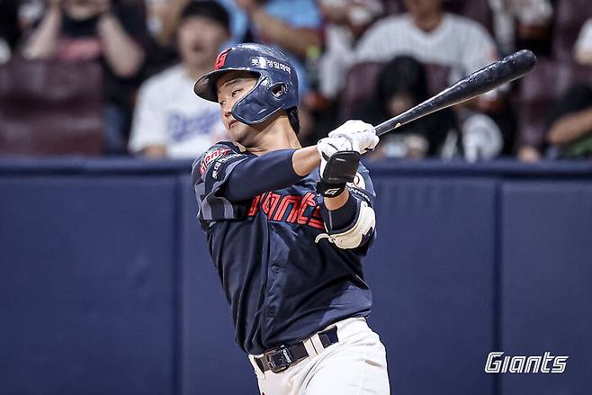▲ 올 시즌 들어 기복이 심한 타격을 보여주고 있는 손호영 ⓒ롯데자이언츠