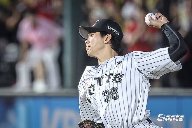 ▲ 혜성처럼 등장한 좌완 파이어볼러 홍민기 ⓒ롯데 자이언츠