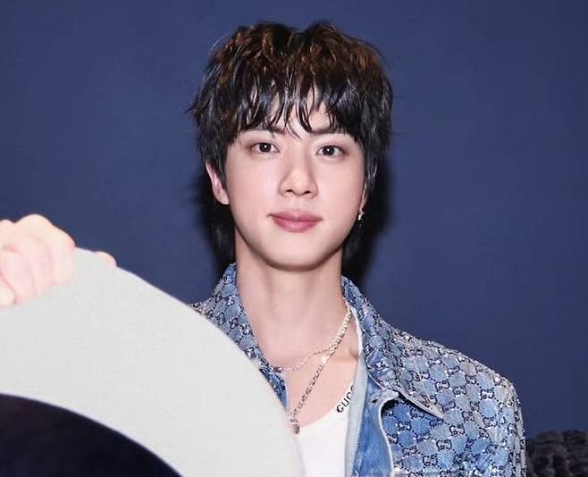 "독보적 엔터테이너" 방탄소년단 진 솔로 월드투어 英 롤링스톤 '별 5개 만점'