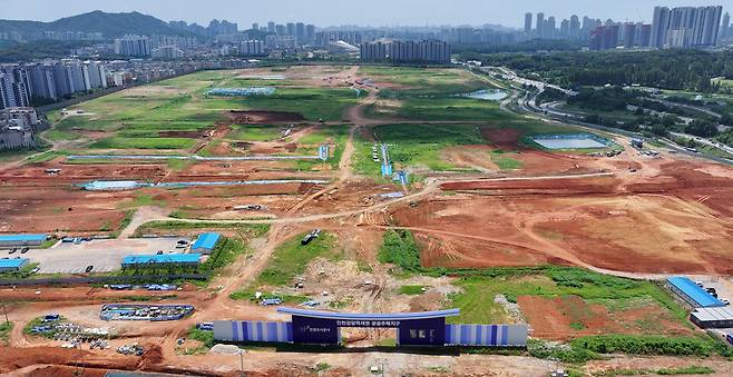 ▲&nbsp;사진은 지난 7일 인천 검암 역세권 공공주택지구 공사현장. /이재민 기자 leejm@incheonilbo.com