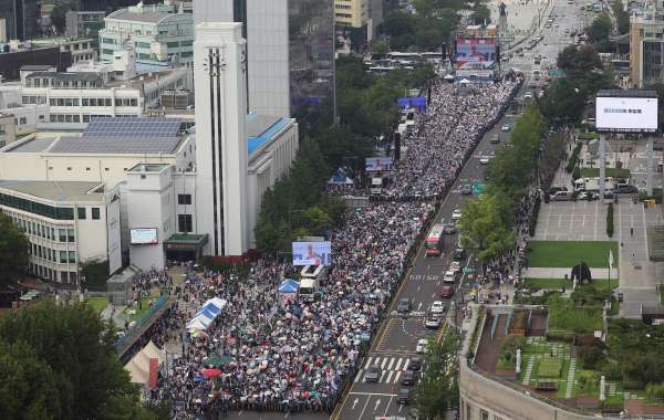 (지난해 세종대로 메운 집회 인파)