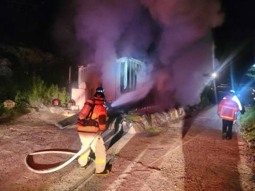 ◇지난 10일 밤 11시21분께 영월군 북면의 한 펜션 창고에서 불이 났다. 사진=강원특별자치도소방본부 제공