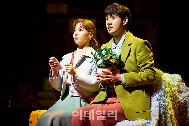 뮤지컬 ‘어쩌면 해피엔딩’의 한 장면(사진=CJ ENM).