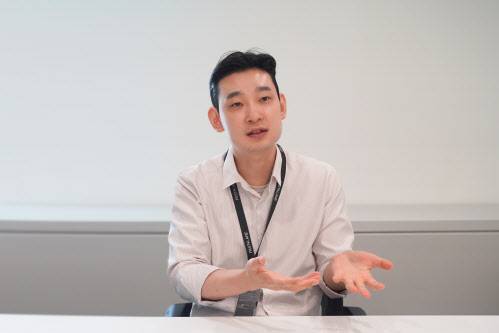 손승우 패스트레인 대표가 지난 7일 서울 강남 사무실에서 인터뷰를 하고 있다. (사진=패스트레인)