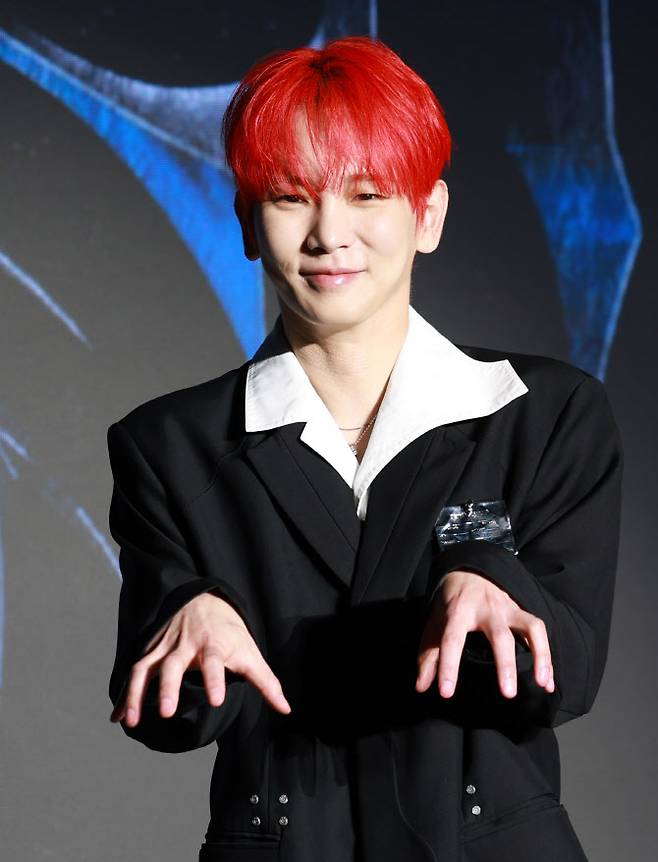 샤이니 키가 11일 오후 서울 광진구 풀만 앰배서더 서울 이스트폴에서 가진 정규 3집 ‘헌터’ 기자간담회에서 포즈를 취하고 있다.(사진=뉴스1)