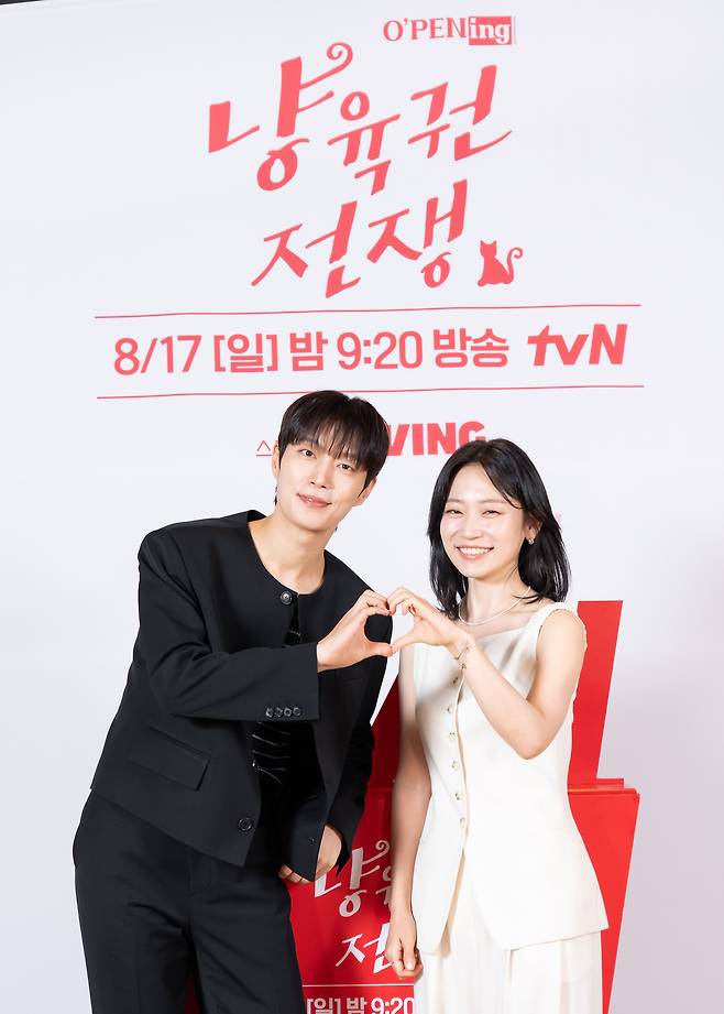 배우 윤두준(왼쪽), 김슬기 / 사진제공=tvN