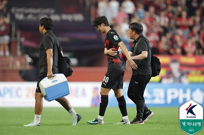 광주FC전에서 갈비뼈 미세골절 부상을 당한 기성용. (한국프로축구연맹 제공)