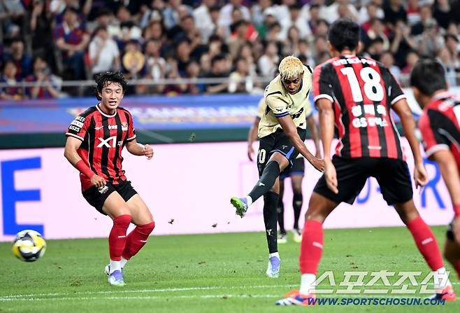31일 서울월드컵경기장에서 열린 FC 바르셀로나와 FC 서울의 경기, 라민 야말이 팀의 두번� 골을 터뜨리고 있다. 상암=허상욱 기자wook@sportschosun.com/2025.07.31/