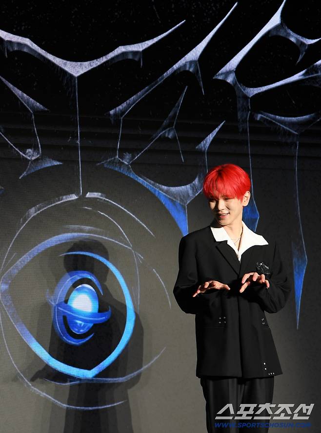 샤이니 키 정규 3집 'HUNTER' 발매 기념 기자간담회가 11일 서울 광진구 풀만 앰배서더에서 열렸다. 키가 포토타임을 갖고 있다. 박재만 기자 pjm@sportschosun.com/2025.08.11/