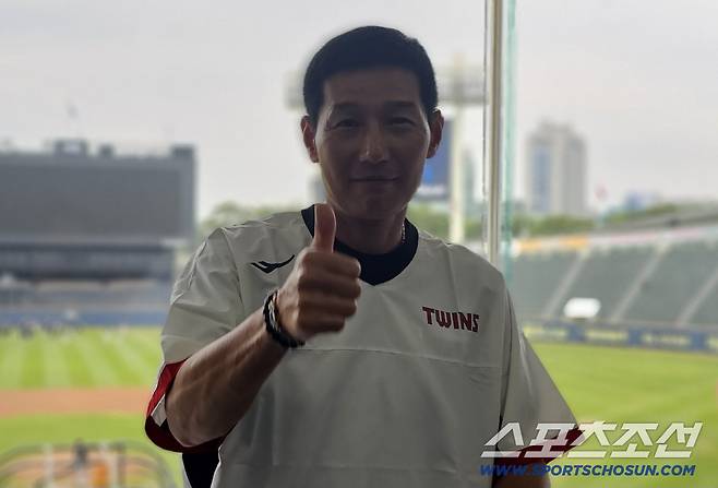 LG 트윈스 염경엽 감독이 잠실 기자실에서 인터뷰를 하고 있다. 잠실=권인하 기자