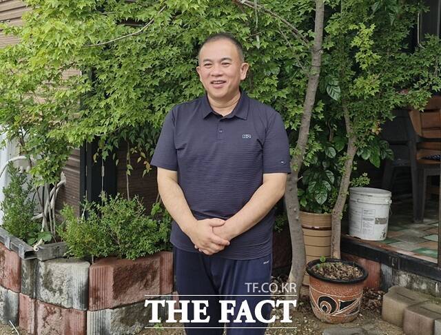 윤석열 전 대통령과 김건희 씨의 불법 공천 개입 의혹과 관련한 핵심 인물인 명태균 씨가 7일 오후 경남 창녕군 모처에서 <더팩트>와 인터뷰하고 있다. /창녕=신진환 기자