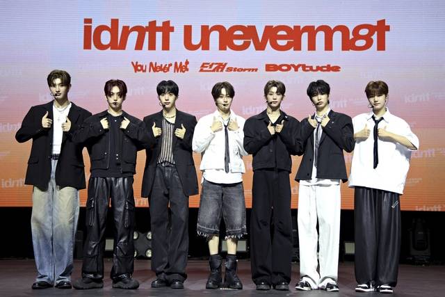 그룹 아이덴티티의 첫 번째 유닛 유네버멧이 11일 오후 서울 용산구 블루스퀘어 솔 트레블홀에서 미디어 쇼케이스를 열고 데뷔 활동을 시작했다./모드하우스