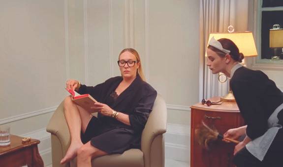 프루스트의 소설 ‘잃어버린 시간을 찾아서’에서 영감을 받은 생로랑의 캠페인 패션 필름. 클로에 세비니, 조이 킹, 샤를로트 갱스부르 등 초호화 배우들이 등장했다. SAINT LAURENT