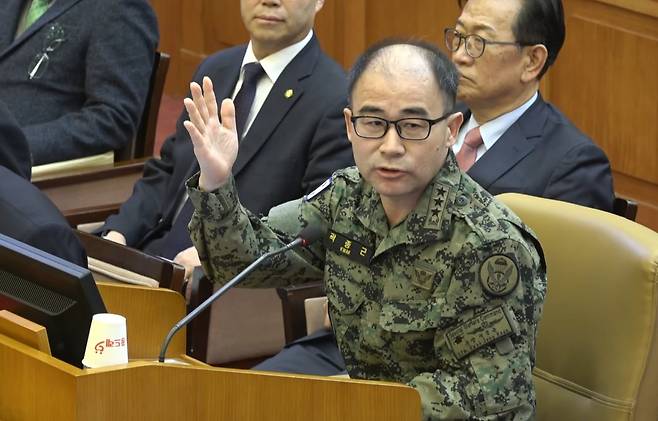 곽종근 전 육군 특수전사령관이 지난 2월 6일 서울 종로구 헌법재판소에서 열린 탄핵 심판 6차 변론기일에서 질문에 답하고 있다. /뉴스1