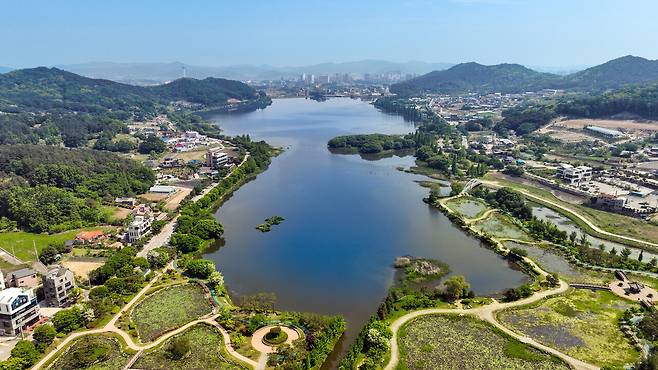 신정호 전경. 아산시 제공
