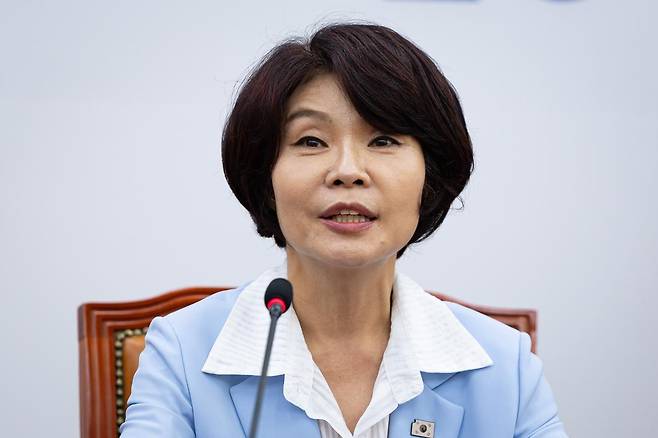 한정애 더불어민주당 정책위의장이 7일 서울 여의도 국회에서 열린 정책조정회의에서 모두 발언을 하고 있다. 2025.8.7/뉴스1