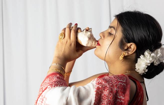 인도에서는 소라 껍데기를 부는 전통 문화가 존재한다. 게티이미지뱅크 제공.