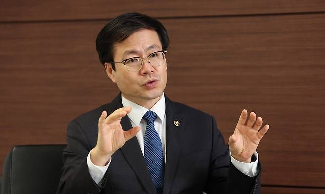 여한구 산업통상자원부 통상교섭본부장이 8일 오후 서울 중구 대한상공회의소에서 한겨레와 인터뷰하고 있다. 김영원 기자 forever@hani.co.kr