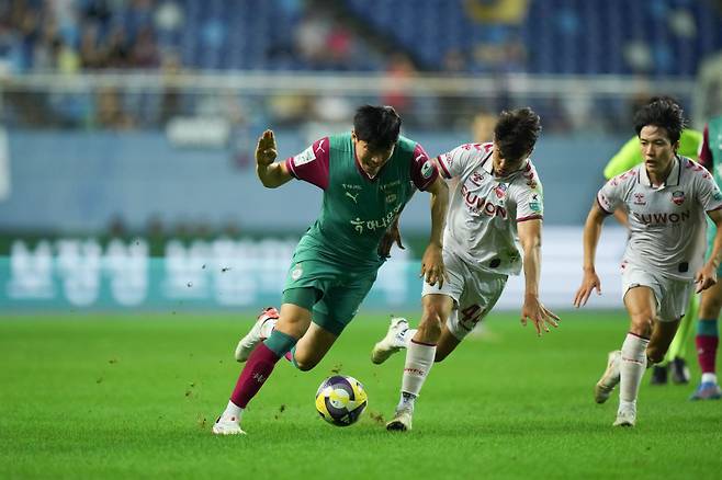 대전 김봉수가 10일 대전월드컵경기장에서 열린 수원FC와의 K리그1 25라운드서 돌파를 시도하고 있다. 사진=프로축구연맹