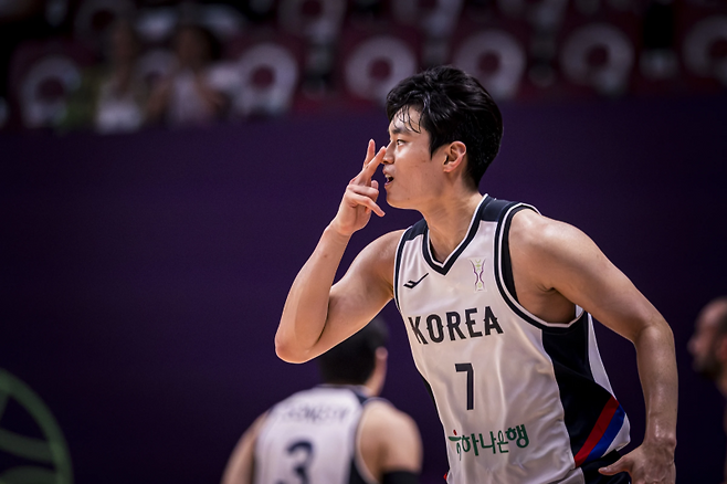 11일 킹 압둘라 스포츠시티에서 열린 한국과 레바논의 2025 FIBA 아시아컵 조별리그 A조 최종전. 대표팀 유기상이 3점슛을 터뜨리고 환호하고 있다. 사진=FIBA