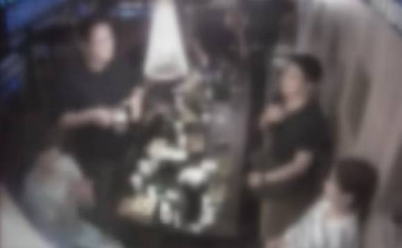 부산의 한 술집에서 12명이 회식을 하고 계산하지 않은 채 떠났다. [사진=사건반장 캡쳐]