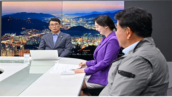 김상수 부산광역시 해운대구의회 의원이 ‘이슈플러스’ 녹화에 참여하고 있다. [사진=부산광역시 해운대구의회]
