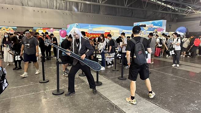 ▲ 최강 공명자 카카루를 위해 직접 발벗고 뛰는 부스