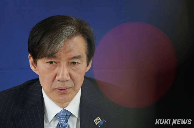 조국 전 조국혁신당 대표가 지난해 4월1일 오전 서울 여의도 당사에서 쿠키뉴스와 인터뷰하고 있다. 박효상 기자