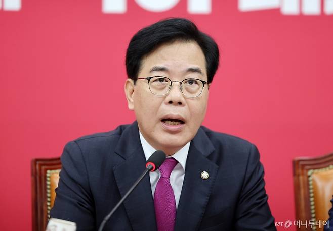 [서울=뉴시스] 김명년 기자 = 송언석 국민의힘 비상대책위원장 겸 원내대표가 11일 오전 서울 여의도 국회에서 열린 비상대책위원회의에서 발언하고 있다. 2025.08.11. kmn@newsis.com /사진=김명년