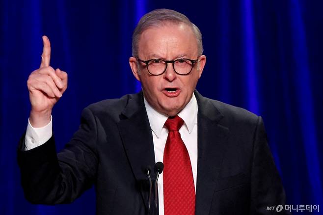 (시드니 로이터=뉴스1) 윤다정 기자 = 앤서니 앨버니지 호주 총리가 5월 3일(현지시간) 호주 연방총선 당일 시드니에서 열린 노동당 선거 행사에서 연설하고 있다. 2025.05.03.  ⓒ 로이터=뉴스1  Copyright (C) 뉴스1. All rights reserved. 무단 전재 및 재배포,  AI학습 이용 금지.