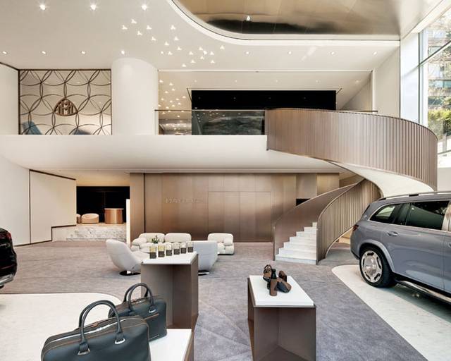 서울 강남구에 있는 ‘마이바흐 브랜드센터 서울’ 실내 모습.  벤츠코리아 제공