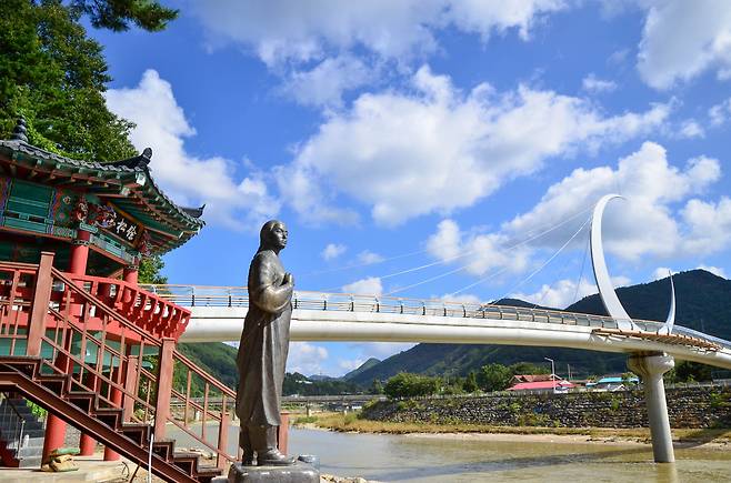 ‘떼돈’ 벌러간 총각 기다리는 정선 아우라지 처녀상