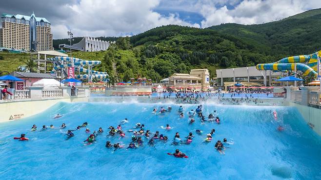 고원에 치는 파도. 하이원 워터월드 포세이돈 웨이브