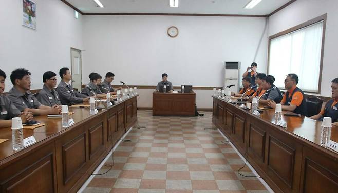 광주공장 화재사고 수습을 위해 노사 합의를 마친 금호타이어(대표 정일택)가 올해 임금교섭에 돌입했다.